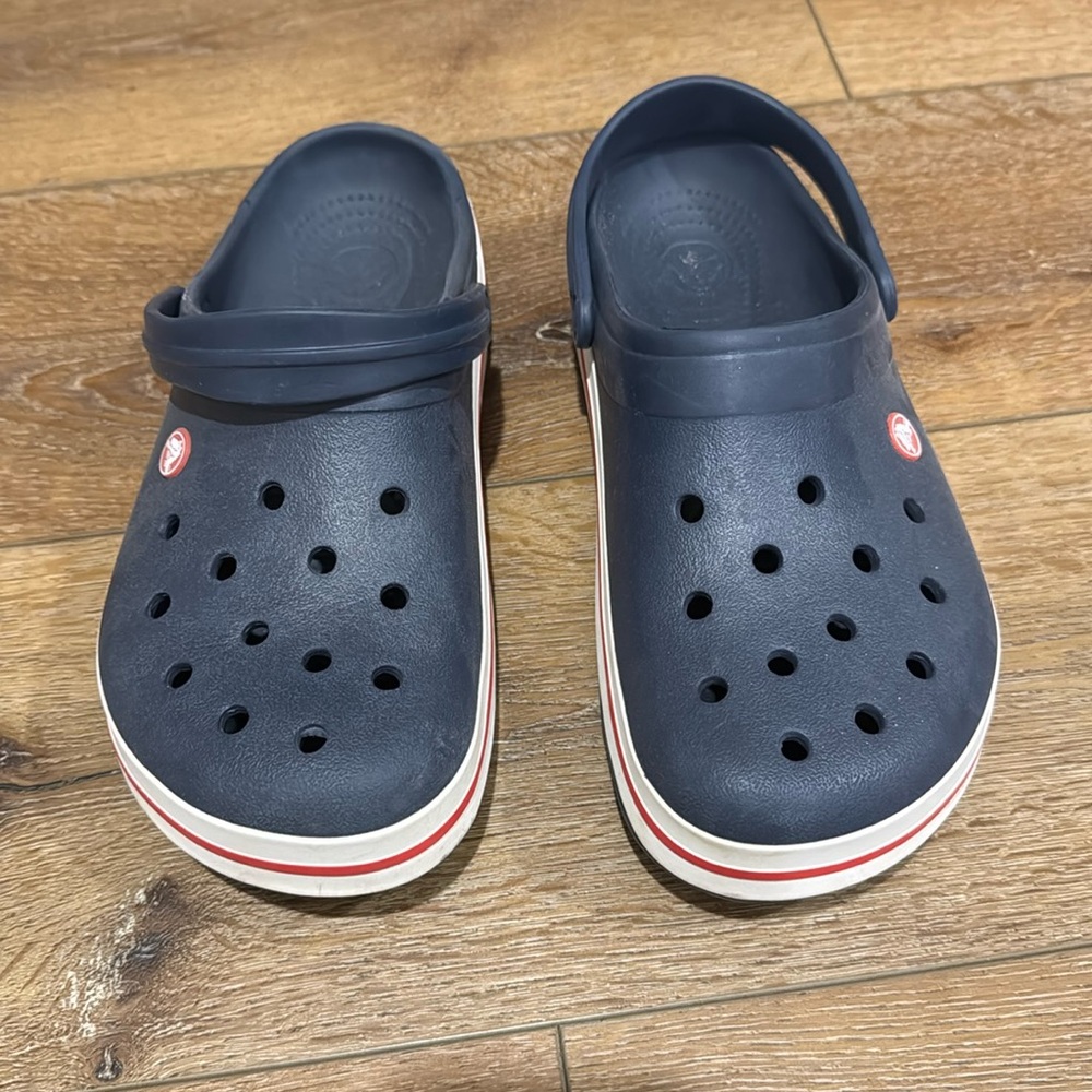 Navy Crocs Size W12 M10